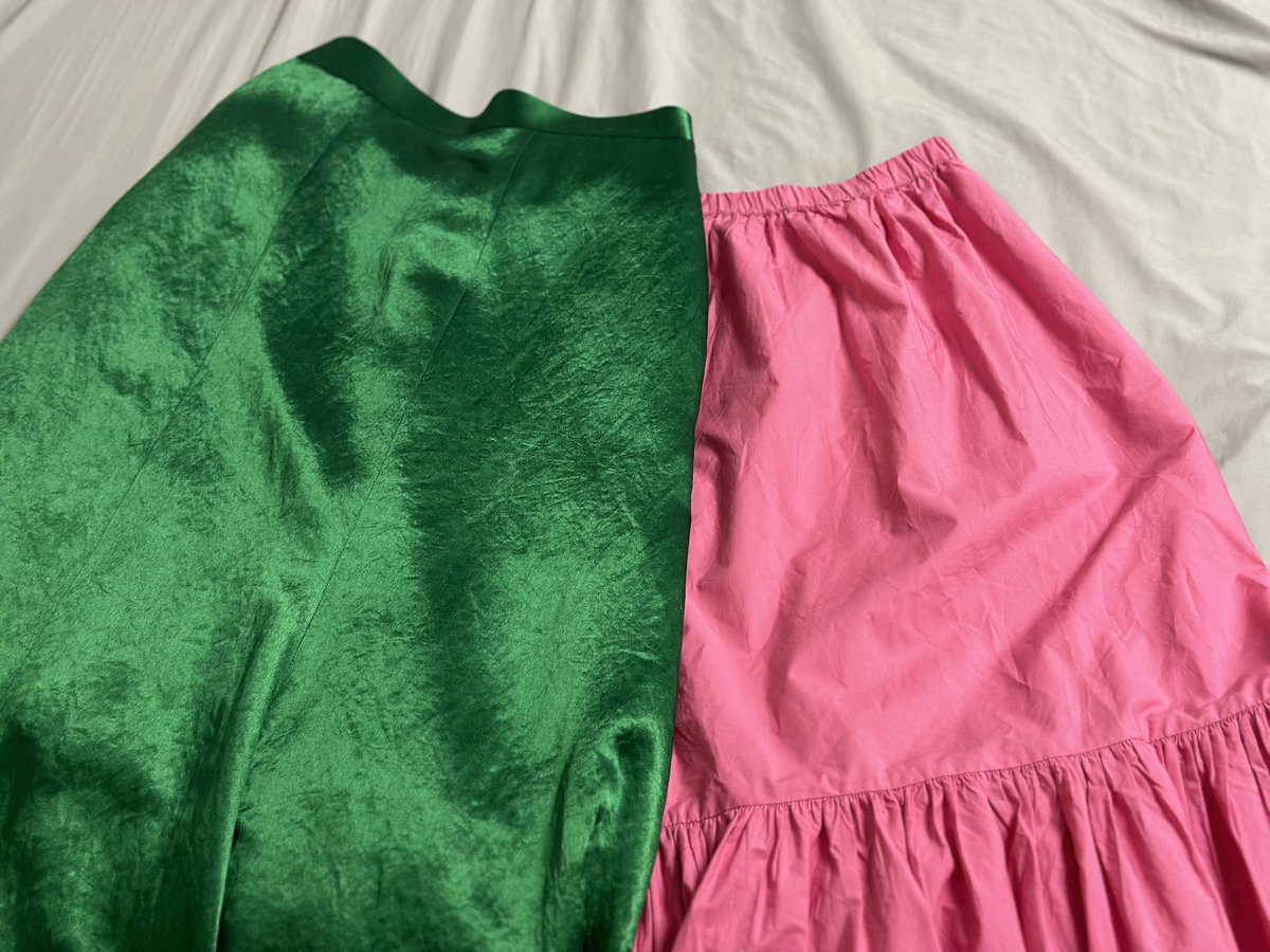 할머니들이 꽃무늬 화려한 옷 입는게 이제야 이해된다. 나도 요즘 이런 색 옷만 입는다. 색이 밝아야 덜 피곤해보인다;;;