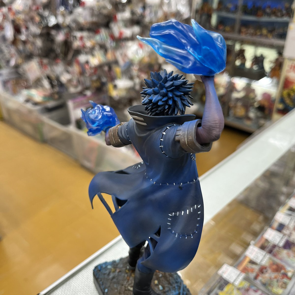 chigasakiUbooks's tweet image. リペイント品です。
息子から初めて頼まれたフィギュアがこちら。
僕のヒーローアカデミアの敵キャラの一人「荼毘」です。
青い炎が特徴なので、本体には青く影響が出るように塗りました。
悲しい過去を持つ憎めないヴィラン。
#ヒロアカ
#僕のヒーローアカデミア
#リペイントフィギュア