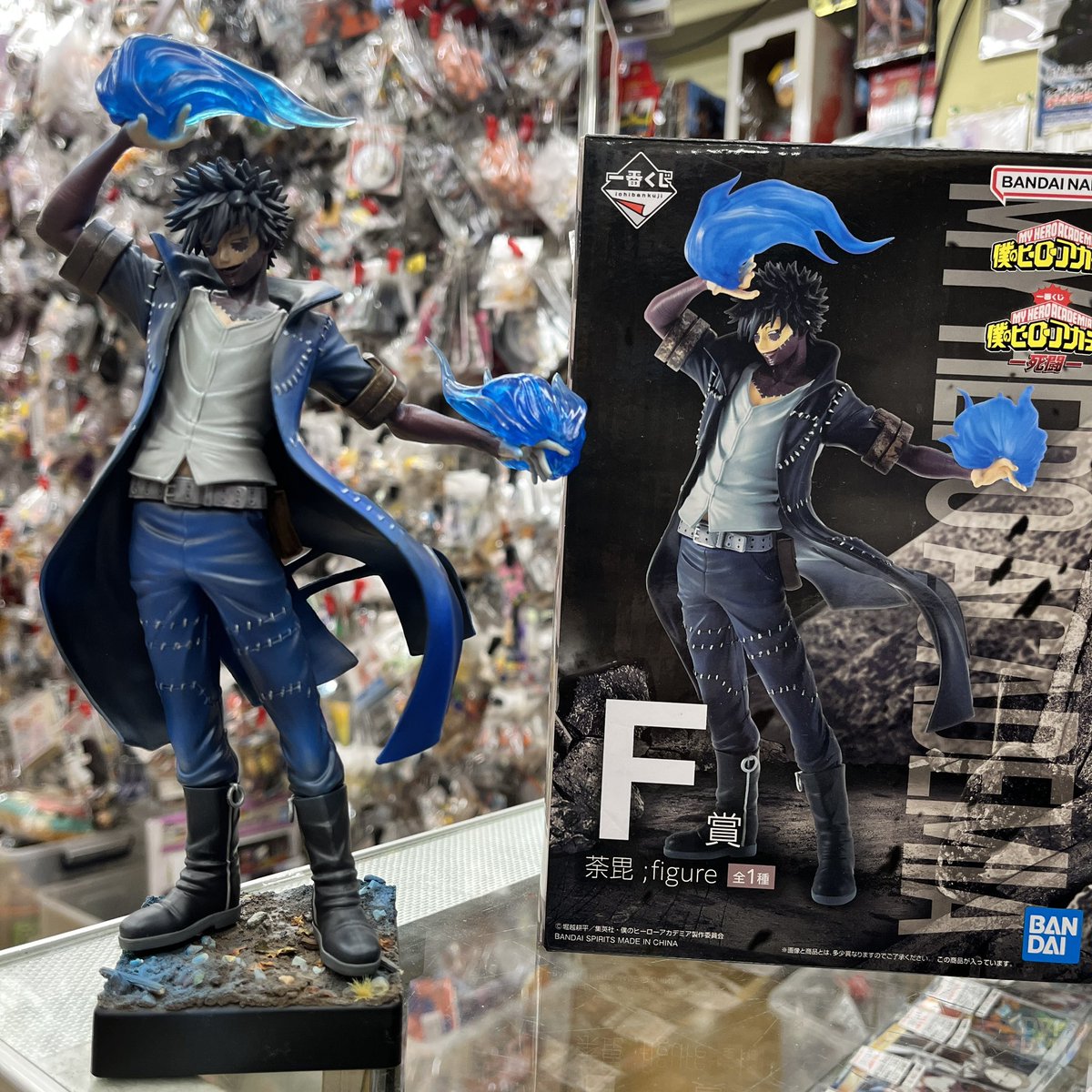 chigasakiUbooks's tweet image. リペイント品です。
息子から初めて頼まれたフィギュアがこちら。
僕のヒーローアカデミアの敵キャラの一人「荼毘」です。
青い炎が特徴なので、本体には青く影響が出るように塗りました。
悲しい過去を持つ憎めないヴィラン。
#ヒロアカ
#僕のヒーローアカデミア
#リペイントフィギュア