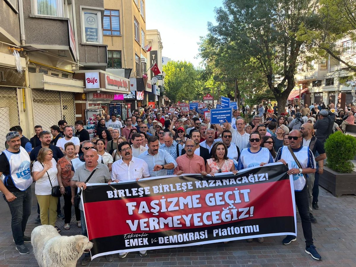 BursatarM's tweet image. Faşizme karşı omuz omuza! Doğamıza, emeğimize, irademize hep birlikte sahip çıkacağız!
Gün, boyun eğme günü değil; ayağa kalkma, birlikte direnme günüdür!
Yaşasın örgütlü mücadelemiz✊️ Yaşasın KESK Yaşasın @TARIM_ORKAM_SEN
