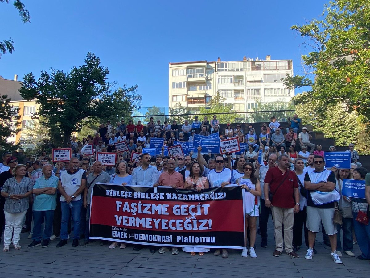BursatarM's tweet image. Faşizme karşı omuz omuza! Doğamıza, emeğimize, irademize hep birlikte sahip çıkacağız!
Gün, boyun eğme günü değil; ayağa kalkma, birlikte direnme günüdür!
Yaşasın örgütlü mücadelemiz✊️ Yaşasın KESK Yaşasın @TARIM_ORKAM_SEN