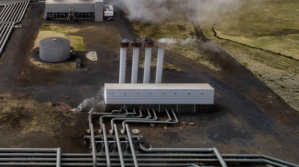 🔋 La inversión en geotermia crece un 85 % en 2025 gracias a tecnologías como EGS y rocas supercalientes.
📈 Cape Station (500 MW) ya compite sin subsidios.
🌍 EE. UU. apunta a 500 GW de potencial.
¿La próxima gran revolución renovable? 🌱