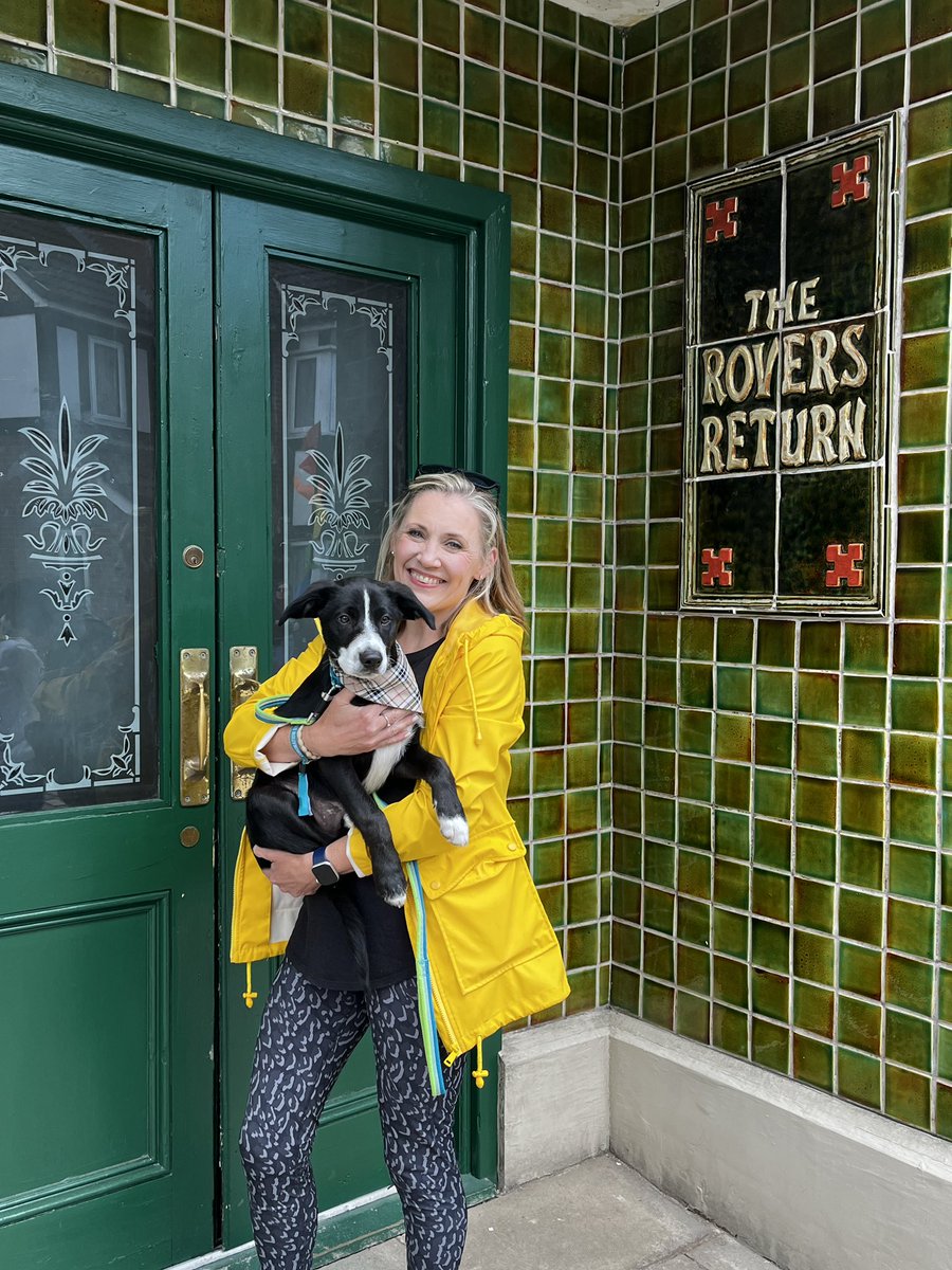 shitscaredmum's tweet image. A day of 2 halves!
Soaked to the skin at #HendonBrook the hilliest of half marathons then a family trip to the #corrie cobbles with young Vinnie.