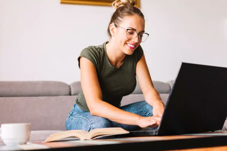 UOC Estudis InfoCom (@uocinfocom) on Twitter photo 💻 #SabiesQue les microcredencials són cursos de formació en línia de curta durada centrats en temes específics?
👇En l'àmbit de la #comunicació, a la <a href="/UOCuniversitat/">UOCuniversitat</a> podràs formar-te en:
🔹Ecomanagement audiovisual
🔹Disseny web accessible
🔹Verificació d'informació i fake 💻 #SabiesQue les microcredencials són cursos de formació en línia de curta durada centrats en temes específics?
👇En l'àmbit de la #comunicació, a la <a href="/UOCuniversitat/">UOCuniversitat</a> podràs formar-te en:
🔹Ecomanagement audiovisual
🔹Disseny web accessible
🔹Verificació d'informació i fake