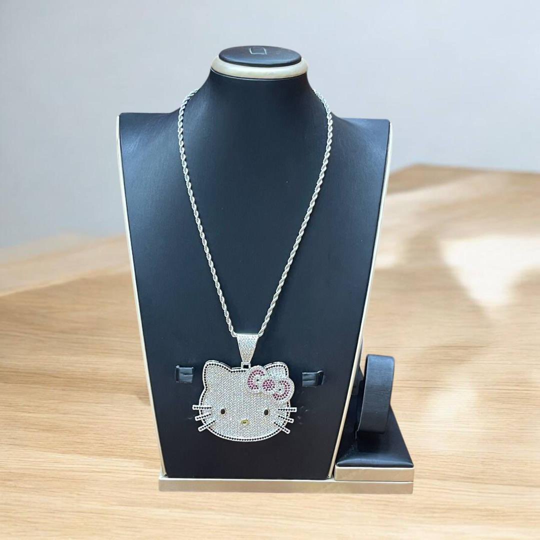 Adorae__'s tweet photo. Sparkle with Sanrio!🐱💖
This 'elegant' silver necklace features a Hello Kitty pendant encrusted with gemstones. It's the perfect 'exquisite' accessory for any outfit.
Price: NGN40,000
Shop now and shine! ✨
#AdoraeJewelry #HelloKittyNecklace #GemstoneJewelry https://t.co/CjvBXLlZMG