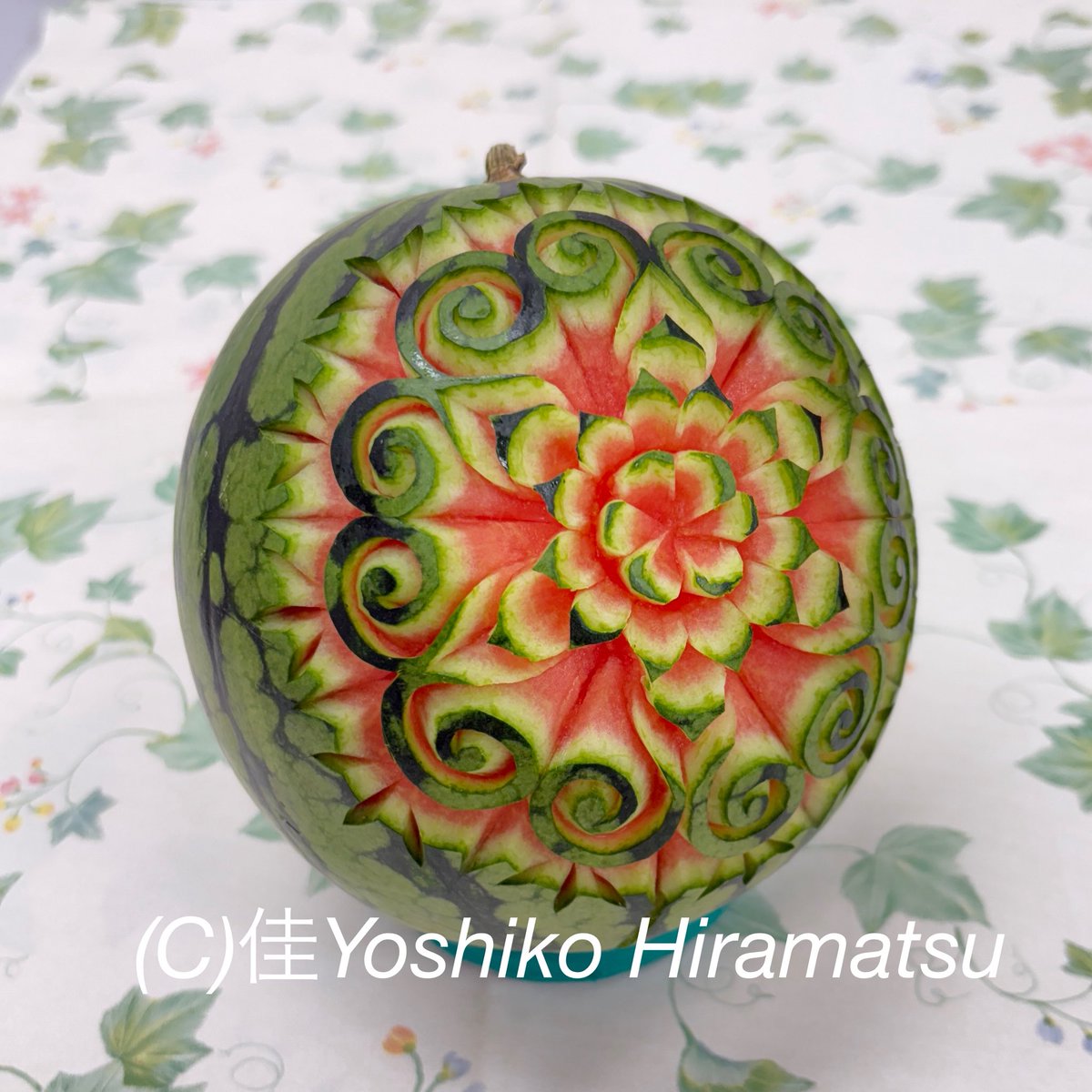 Watermelon carving
小玉スイカにグルグル渦巻き模様

#Watermeloncarving #Watermelon #carving #fruitcarving #Swirl #スイカカービング #フルーツカービング #スイカ #果物彫刻 #うずまき