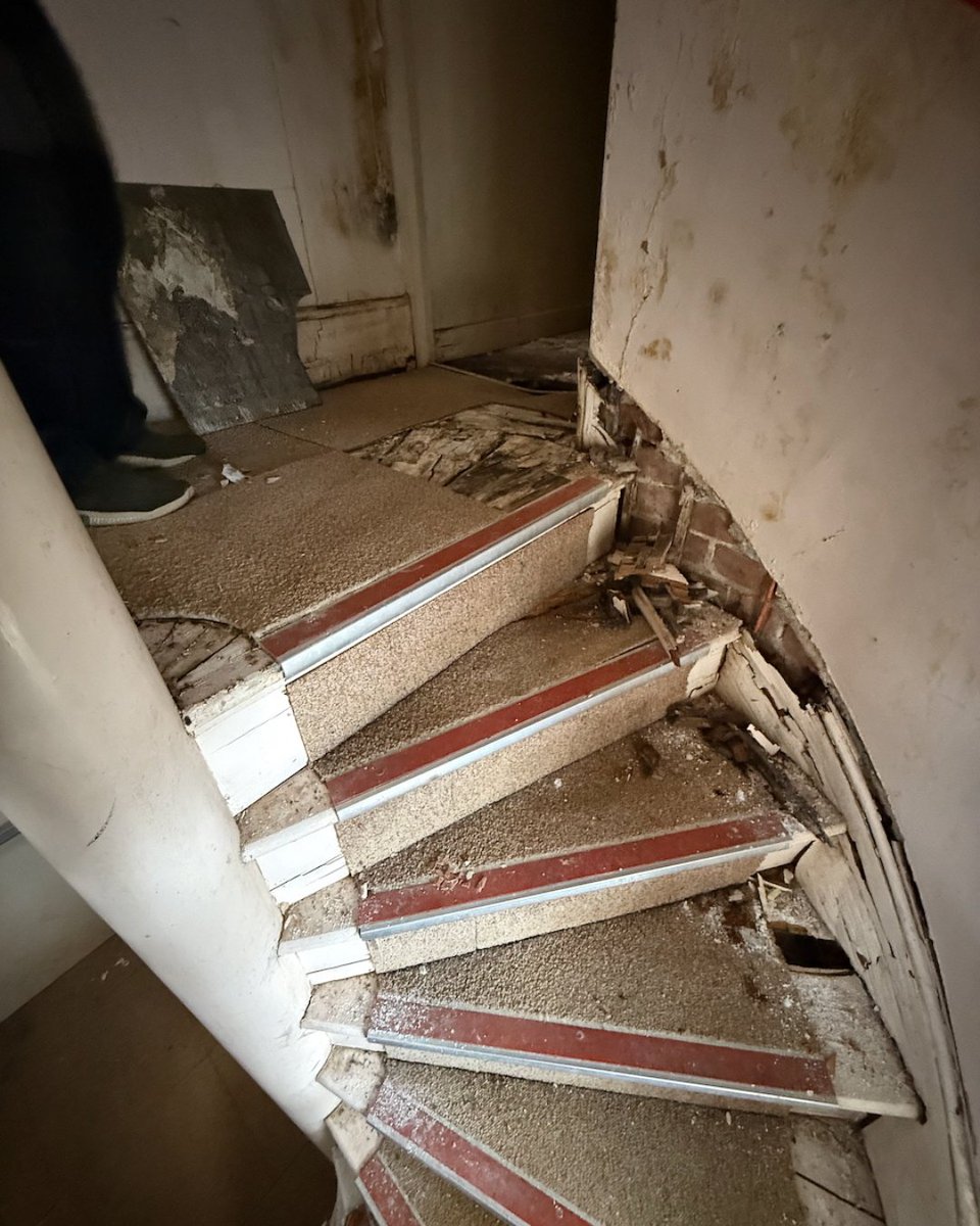 Work in progress 👷‍♂️📐
We were asked to replace a rotting timber staircase at a school in Gosport with a brand new curved one—designed, made, and installed by us.

More pics and a full case study to come, but here’s a look at how it was shaping up.