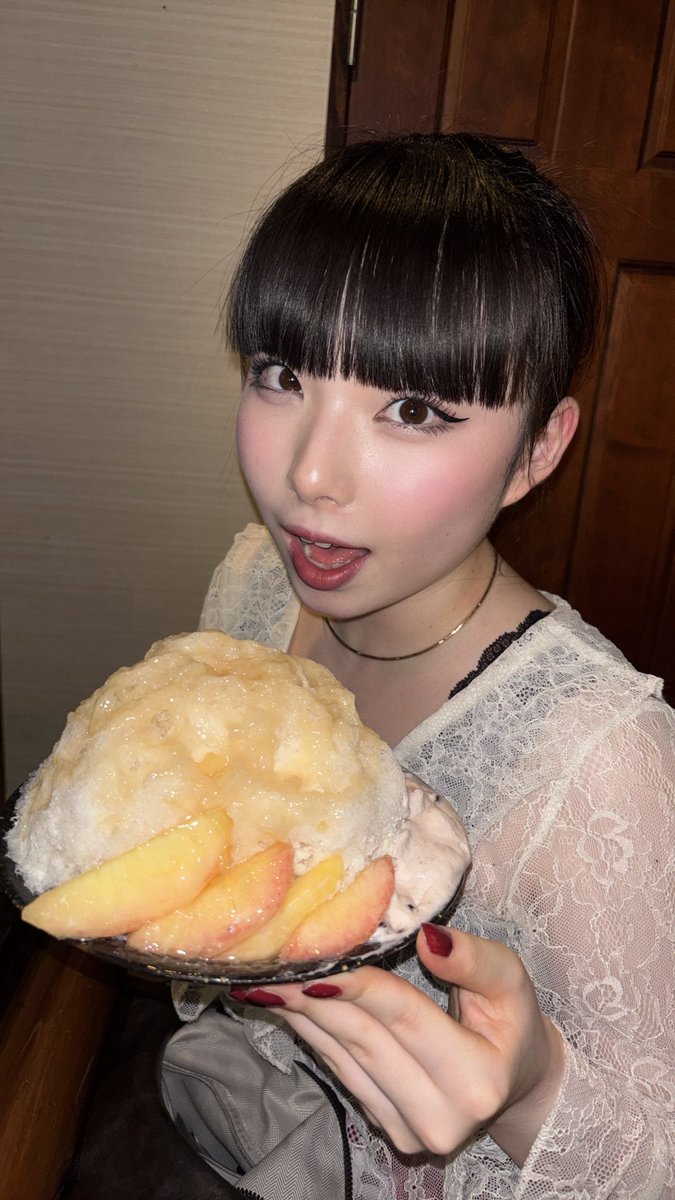 かき氷たべた
お母さんはいちごのやつ食べてて、隙があったから上のいちごをかっさらった