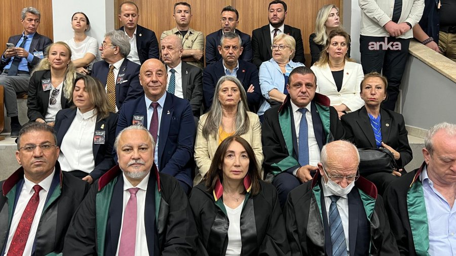 Özgür Özel ve Ümit Özdağ Bolu Grand Kartal Otel'de 78 kişinin hayatını kaybettiği yangının ilk duruşmasını takip ediyor.