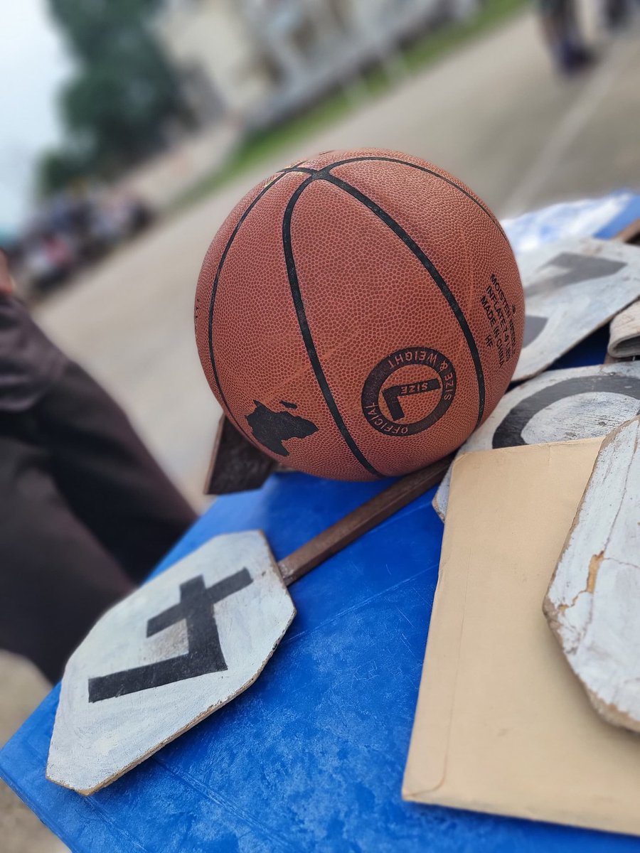 SalumuMoses's tweet photo. #eubakis
Le championnat local de l'Entente Urbaine de #Basketball de #Kisangani s'est poursuit ce dimanche 06 Juillet avec un match au stadium d'hellénique.
Victoire du #BCMonastère devant le #BCNova 59-28 pour le compte de la 12e j.
#BasketNaBiso #BasketYaKwetu #NBA #Tshopo https://t.co/wvhsWs8DbA