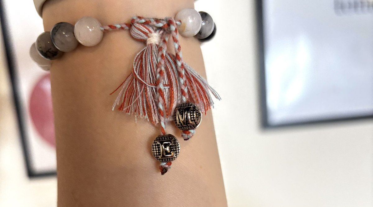 Ben, bu adamı da hediyelerini de çok seviyorum 🥲 

‘İyi ki’ dediğimiz bir gün oldu 🤍