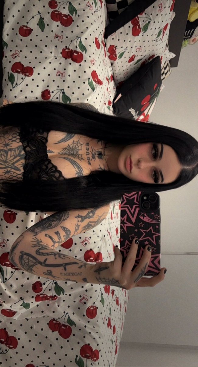 Paige 🖤 tweet media