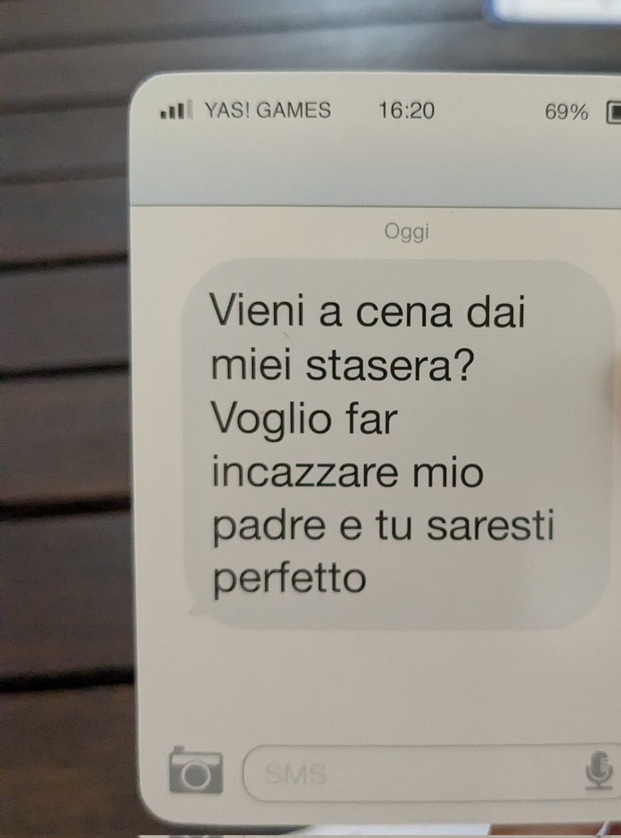maleinvecemale's tweet image. "vieni a cena da me? voglio far incazzare mio padre e tu saresti perfetto."

pur di infastidire suo padre, simone è disposto perfino a fingere una relazione con la seconda persona che più detesta al mondo: manuel.
sicuramente andrà tutto secondo i suoi piani...
 #socmed #simuelau