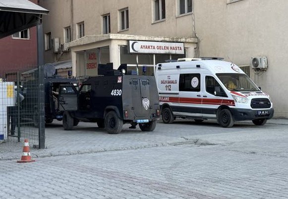 Pençe-Kilit Harekâtı bölgesinde 852 Rakımlı Tepe’deki mağarada yürütülen arama-tarama faaliyeti sırasında metan gazına maruz kalan 12 askerimiz şehit oldu.