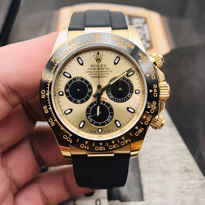 昨天看完F1电影

终于决定再入一块劳力士

勒芒还是余文乐？