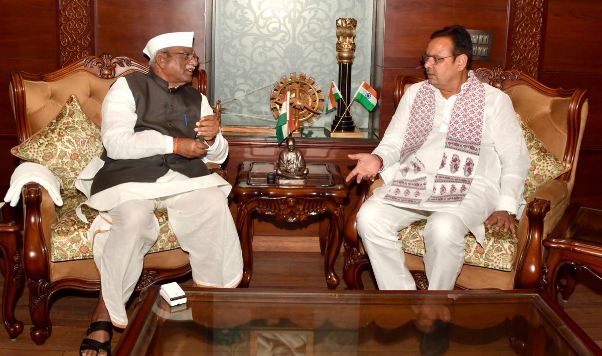 Bhajanlal Sharma (@bhajanlalbjp) on Twitter photo आज राजभवन में माननीय राज्यपाल श्री हरिभाऊ किसनराव बागडे जी से शिष्टाचार भेंट कर प्रदेश हित से जुड़े विभिन्न विषयों पर चर्चा की।
<a href="/RajBhavanJaipur/">Raj Bhavan Rajasthan</a> आज राजभवन में माननीय राज्यपाल श्री हरिभाऊ किसनराव बागडे जी से शिष्टाचार भेंट कर प्रदेश हित से जुड़े विभिन्न विषयों पर चर्चा की।
<a href="/RajBhavanJaipur/">Raj Bhavan Rajasthan</a>