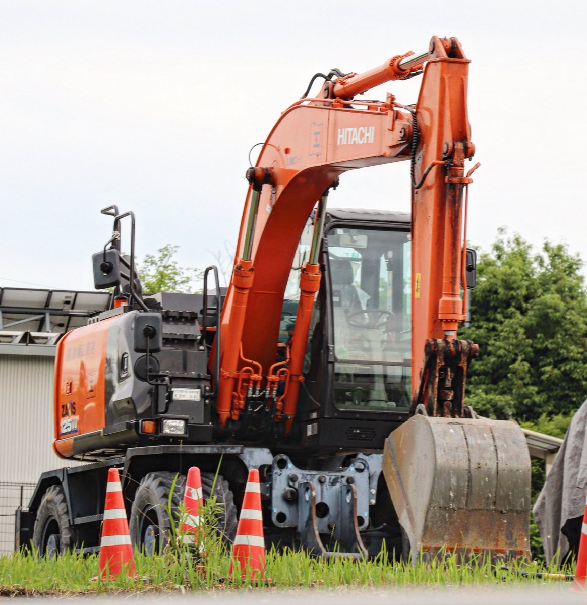 _ZAXIS1000K_'s tweet photo. HITACHI ZAXIS125W-6 https://t.co/qQTTMM96WM