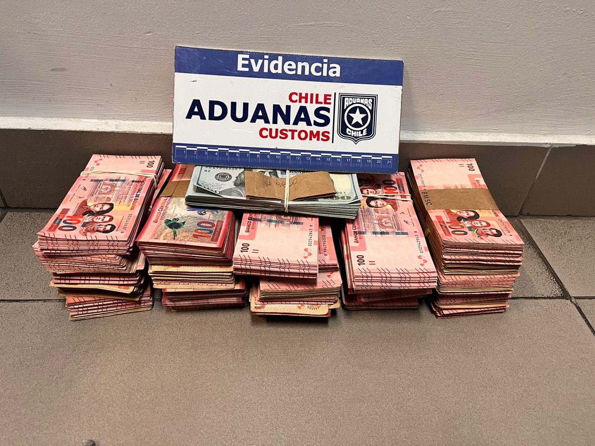 ChasquisDiario's tweet image. Incautan más de 55 millones de #pesos no declarados en #Chungará #Parinacota chasquis.cl/diario/page.ph…