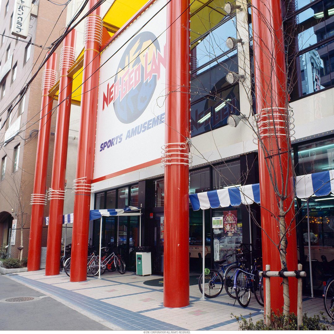 🎮NEOGEOランド（主に1号店）では新作タイトルの発売前にロケテが行われ、
特に「KOF」シリーズでは、開店前から100人以上の長蛇の列ができ、毎年夏の風物詩となっていました☀️