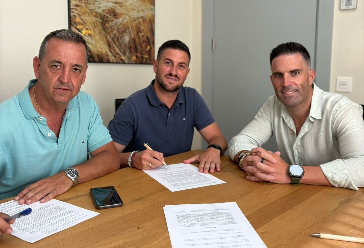 🌞 #G18Tercera
👏 Brotes 🌿 para la <a href="/udcoinfs/">UD  COINEÑA FS</a> con la llegada de <a href="/rubencornejo14/">Ruben15</a> al club blanquinegro. Un 💚🤍💚 se hara cargo de la dirección técnica del club y entrenara al primer equipo.