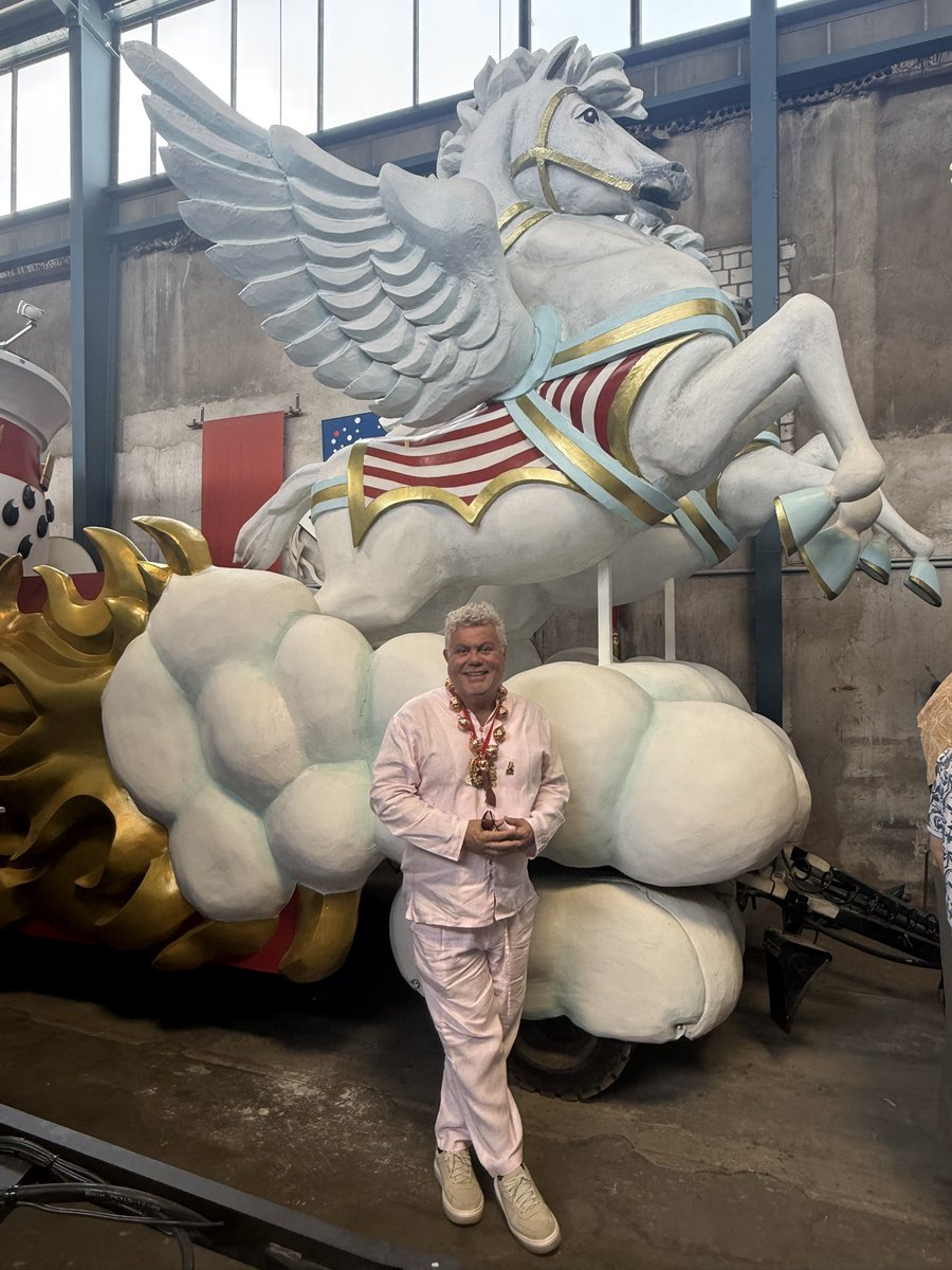 A convite de @rioca_hotels @amosengelhardt visitei o Comitê do Carnaval de Colônia na Alemanha, fundado em 1823. Conheçi a Prefeita, participei da Gay Pride. E representei a @unicarnaval e @prefeiturademarica. Tudo muito bonito e eficiente! Rio e Colônia são cidades irmas!