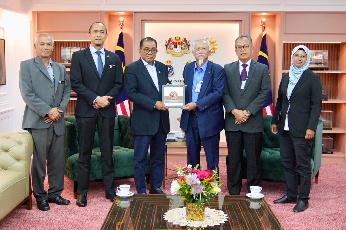 Menerima kunjungan hormat System Consultancy Services Sdn Bhd yang diketuai oleh Pengerusinya, YBhg. Datuk Haji Ir. Khalilur Rahman Ebrahim di Wisma Pertahanan.

Pertemuan turut dihadiri En. Nor Azlan Mohd Ramli, Ketua Pengarah Institut Penyelidikan Sains &amp; Teknologi Pertahanan