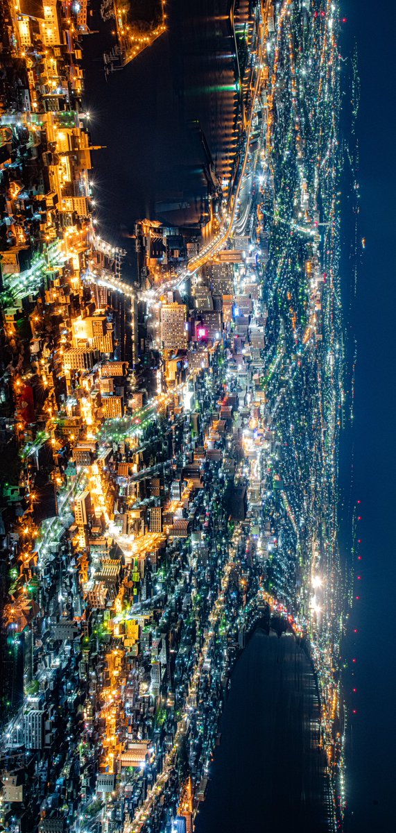 写真をタッチいていただくと天の川の様な函館夜景が広がります