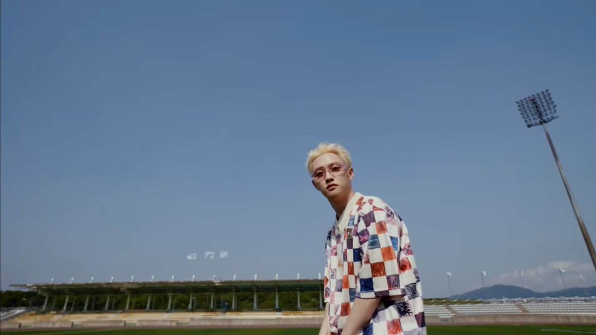 PopBase's tweet image. Doh Kyungsoo has released the music video to ‘SING ALONG!’ 

Watch: youtu.be/JESHGc9PXNg?si…