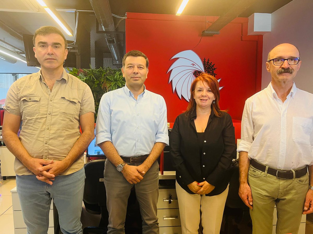 KESK (@kesk1995) on Twitter photo KESK MYK üyeleri Sema Pınar, Bahadır Berdicioğlu ve Erdal Karakuş Anka Haber Ajansı'nı ziyaret ederek kamu emekçilerinin 1 Ağustos'ta başlayacak Toplu Sözleşme süreci ile emek ve demokrasi mücadelesine ilişkin eylem ve etkinlik programını paylaştı. <a href="/ankahabera/">ANKA Haber Ajansı</a> <a href="/kenansenerr/">Kenan Şener</a> KESK MYK üyeleri Sema Pınar, Bahadır Berdicioğlu ve Erdal Karakuş Anka Haber Ajansı'nı ziyaret ederek kamu emekçilerinin 1 Ağustos'ta başlayacak Toplu Sözleşme süreci ile emek ve demokrasi mücadelesine ilişkin eylem ve etkinlik programını paylaştı. <a href="/ankahabera/">ANKA Haber Ajansı</a> <a href="/kenansenerr/">Kenan Şener</a>