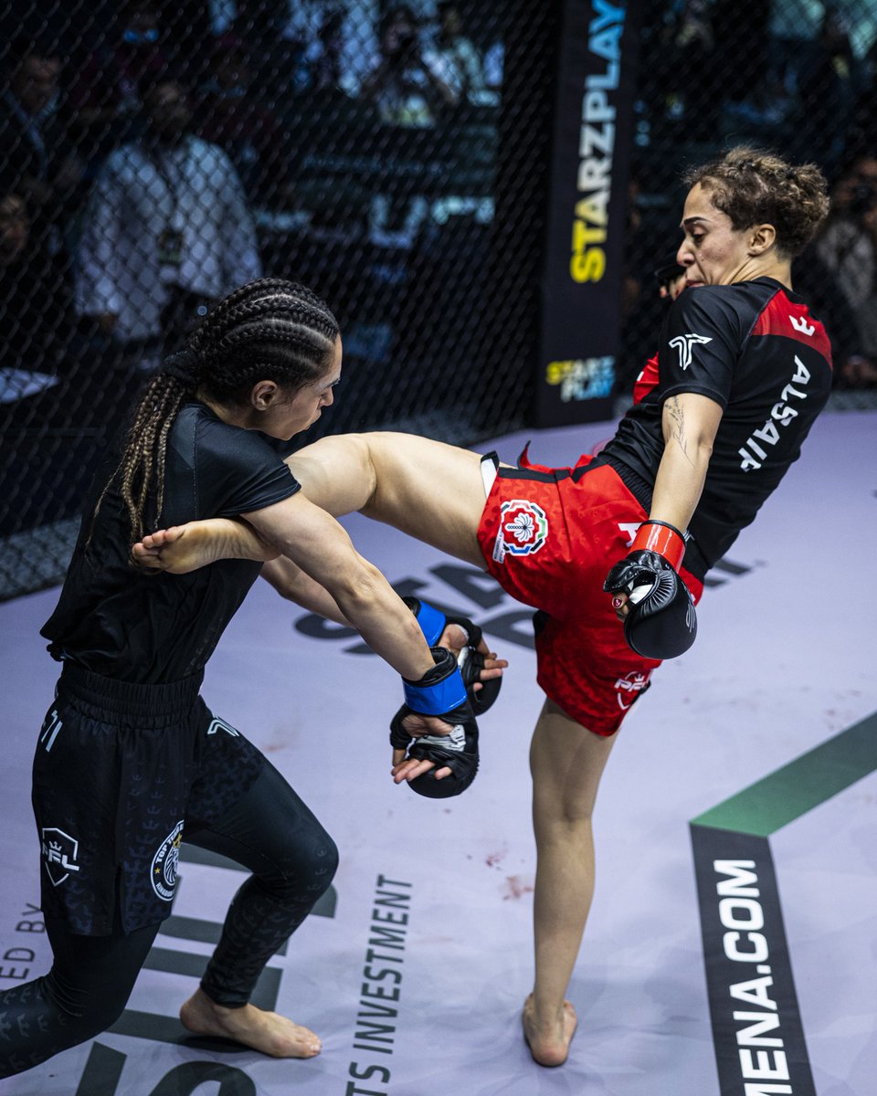 PFLMENA's tweet image. نزال توقف بالإصابة… لكن النجمة السعودية تواصل المشوار🇸🇦

A tough ending, but the Saudi star moves forward

🇸🇦 Hattan Alsaif wins via TKO in Round 2

#PFLMENA #هتان_السيف #MakingHistory