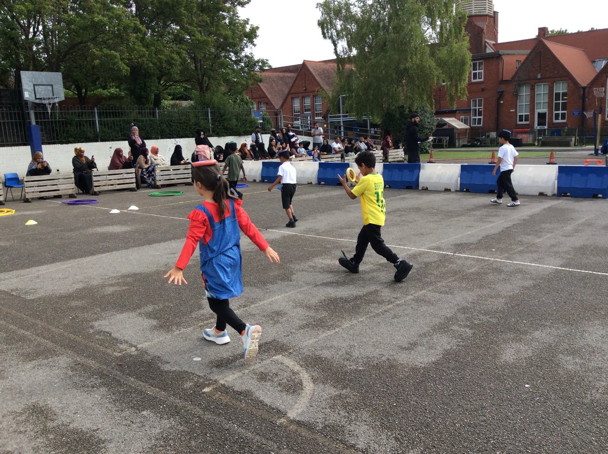 MissHRukhsar's tweet image. Thank you @MrDavies_Conway for organising a great Sports Day! We had so much fun #conwaycrew