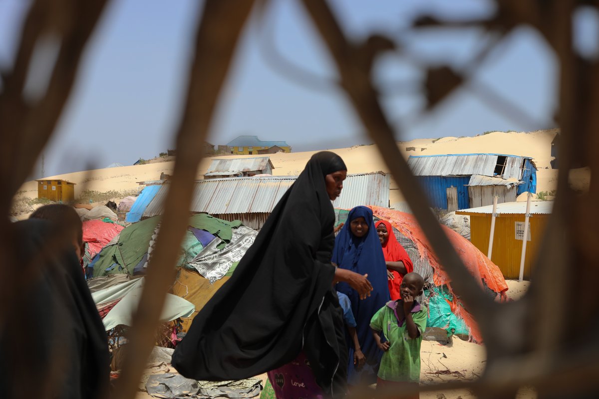 In #Somalia’s Kismayo, families displaced by back-to-back climate shocks - drought and floods - arrive to camps already stretched thin.

No water. No healthcare. No protection.

Neglect is not absence. It’s a silent crisis felt every single day.