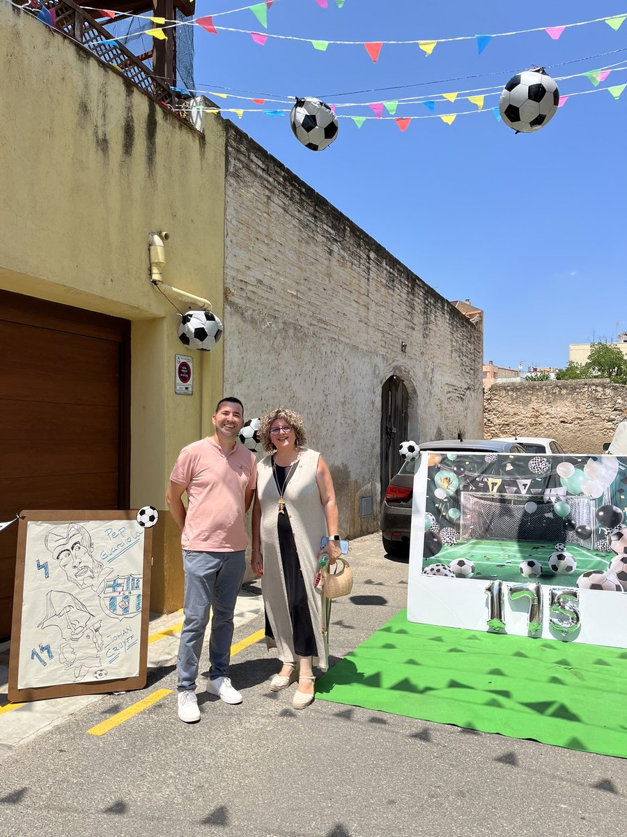 🎊 Ahir els regidors de Movem Roquetes van visitar els carrers engalanats per les Festes Majors.

👏🏻 Gràcies als carrers implicats (Santa Clara, Santa Anna i Colon) i al Patronat de Festes per recuperar el concurs.

➡️ Us animem a visitar-los, han quedat molt xulos!

#FMR25