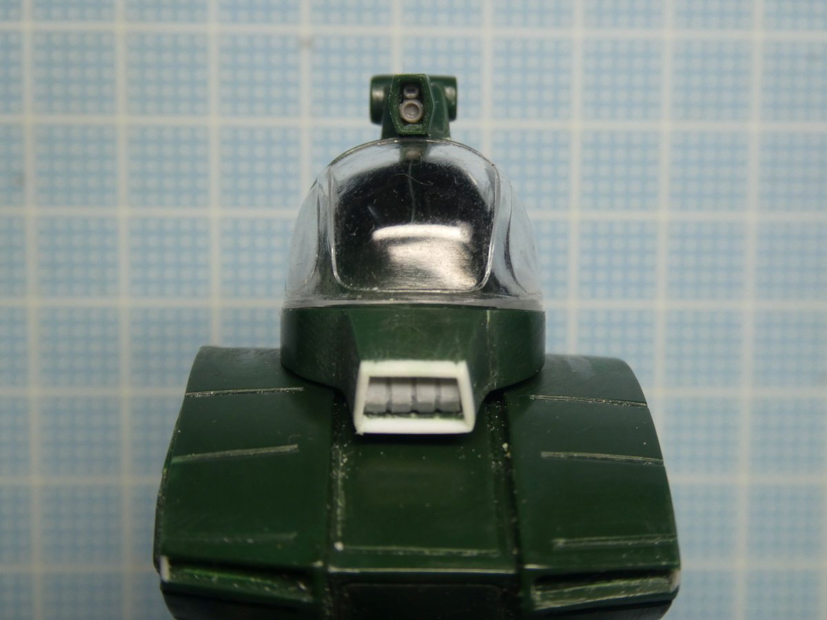 Yuji4096's tweet image. 頭部改修その1
頭頂部のカメラだかセンサー部をくりぬいてディテールアップ
口部ダクトを作り直して長さも1㎜延長
加工や塗装のためにとりあえずコックピットの底を抜いておきます
平手も追加でスクラッチしました
#ソルティック
#ラウンドフェイサー
#ダグラム
