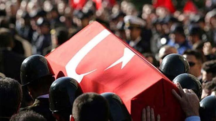 ehaberplus's tweet photo. Pençe Kilit bölgesinde metan gazından zehirlenerek şehit olan askerlerimizin sayısı 12'ye yükseldi. https://t.co/uAzo5rzs6Q