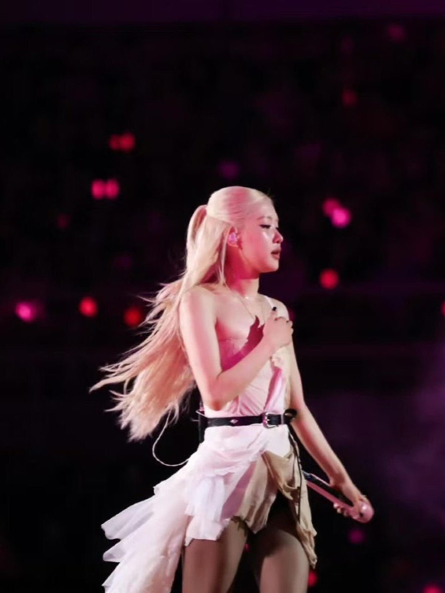 ROSÉ’s “rosie” (7 months old) was the most streamed album by a K-pop soloist on Spotify yesterday, despite having only 12 tracks and only one collab, compared to other albums with more tracks and 5x more collabs.