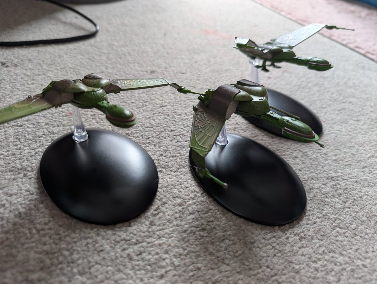 Also absolute squad of Klingons going on.