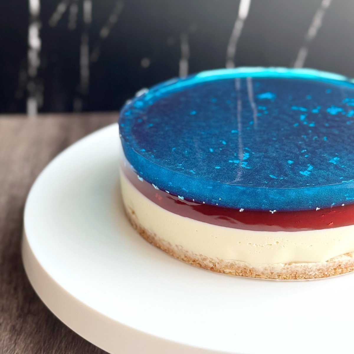 minami_kurihara's tweet photo. 今日は〝七夕〝！🎋🌌
夜空をイメージしたレアチーズケーキ作ったよ〜！

ブルーハワイのゼリー
ストロベリーのゼリー
レアチーズ

銀箔を入れて🌟みたいにしてみた…！

#Vライバー #お菓子作り #七夕 #お菓子の一番星 #お菓子作り好きな人と繋がりたい #すいーつ https://t.co/MhTJZQutOw