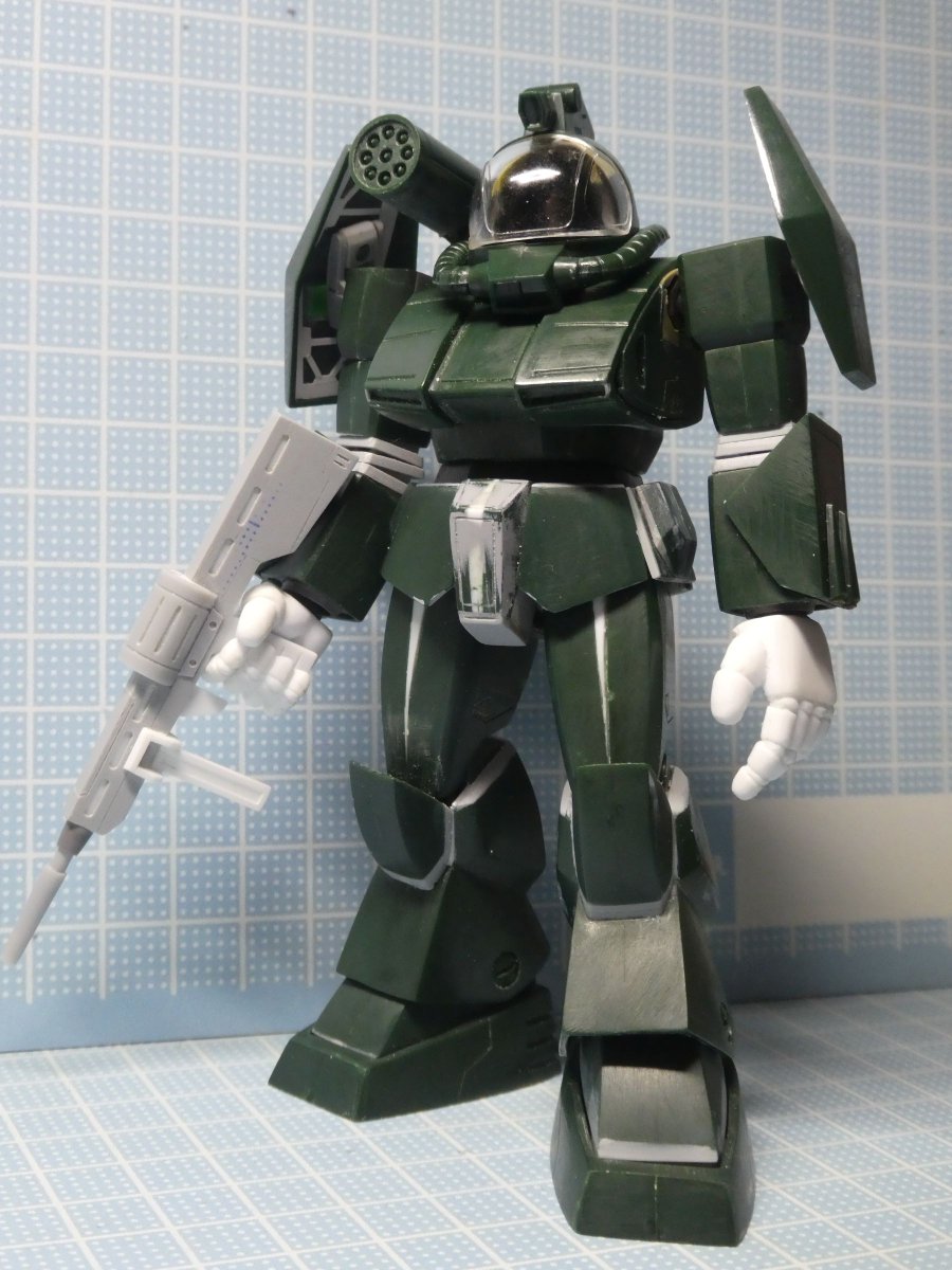 Yuji4096's tweet image. 頭部改修その1
頭頂部のカメラだかセンサー部をくりぬいてディテールアップ
口部ダクトを作り直して長さも1㎜延長
加工や塗装のためにとりあえずコックピットの底を抜いておきます
平手も追加でスクラッチしました
#ソルティック
#ラウンドフェイサー
#ダグラム