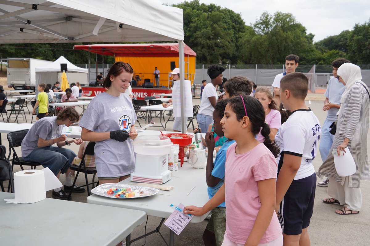 ✨ Quartier en Or 📷 Une belle grande fête ce samedi à Allonnes ! Des centaines de personnes sur la plaine Jean Launay pour s'amuser aux ateliers et animations du Service Enfance Jeunesse d'Allonnes. Un super après-midi ! #Allonnes #QuartierEnOr #Fête #Jeunesse