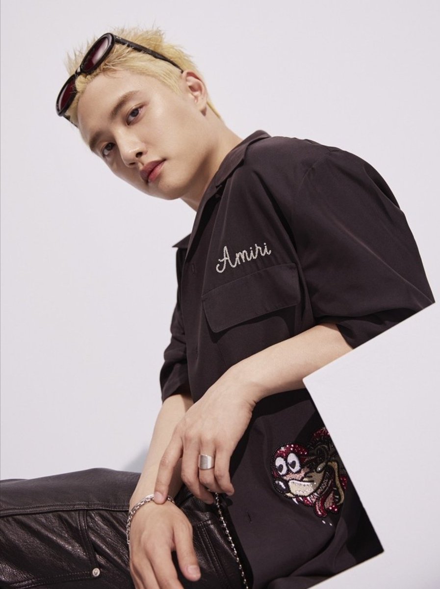 250707 도경수
[매거진 이벤트]일상의 작은 순간까지도 행복으로 물들일 도경수(D.O)의 [BLISS] kko.kakao.com/zRVwijsJ3W #Melon