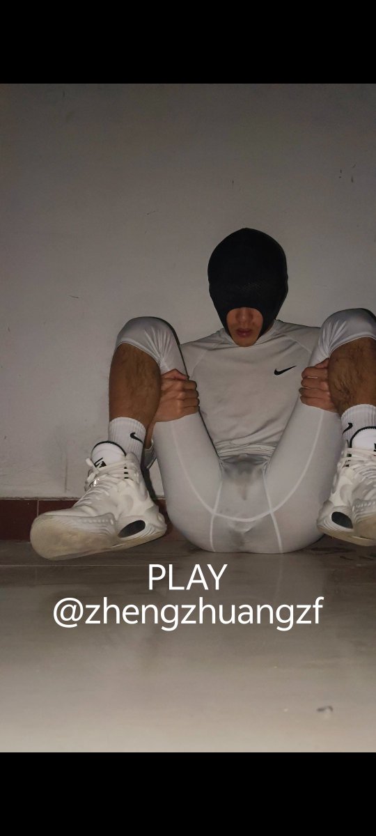 图书馆系列④
后塞假屌，大屌被锁无法勃起，狂吸r，前列腺液狂流不止，身穿高弹的男大要被玩成SB了🥵🥵
（高弹被前列腺液弄湿了很大一块🥵🥵）
#前列腺液 #锁 #自插 #暴露 #rush #高弹 #白袜 #锁 #发骚 #公狗