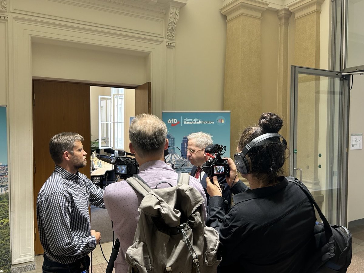 Hans-Georg Maaßen (@hgmaassen) on Twitter photo Trotz der Ausladung bin ich ins Berliner Abgeordnetenhaus gegangen und habe in einer Pressekonferenz mein vorbereitetes Statement vorgetragen. Dank an <a href="/Kristin_Brinker/">Dr. Kristin Brinker</a> und @AFDFraktionAGH für die Unterstützung! Trotz der Ausladung bin ich ins Berliner Abgeordnetenhaus gegangen und habe in einer Pressekonferenz mein vorbereitetes Statement vorgetragen. Dank an <a href="/Kristin_Brinker/">Dr. Kristin Brinker</a> und @AFDFraktionAGH für die Unterstützung!