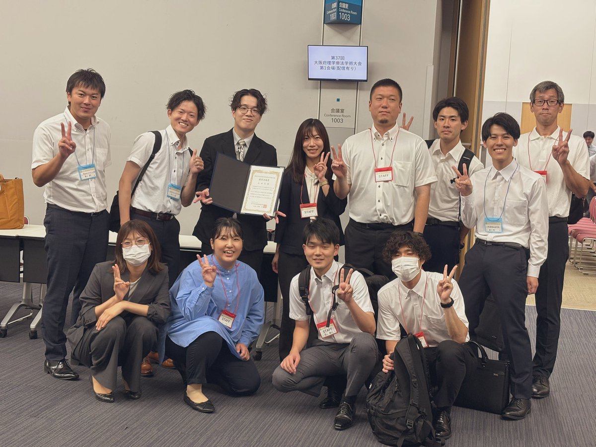 Take4_Fuchiga3's tweet photo. #37COPT
発表と座長だけでなく、多くの方々とお話しすることができ、徳田さんと山田くん廣田くんの受賞にも立ち会え、運営のお手伝いをしてくれたスタッフもたくさんで、その後打ち上げも行い、非常に満足度の高い日曜日でした。特に、いくつもの演題で質問していた子がいて今後が非常に楽しみです✨ https://t.co/wDsU7f8Lsi