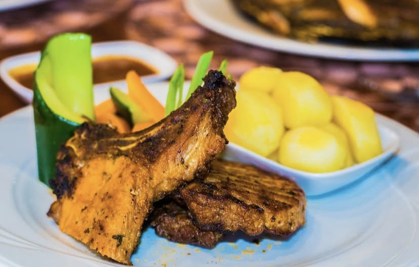 LeConfidentiel_'s tweet image. When it’s almost lunch time and you are sure your chef is the best around town 🤗🤗🤗
@LeConfidentiel_ with your favorite food