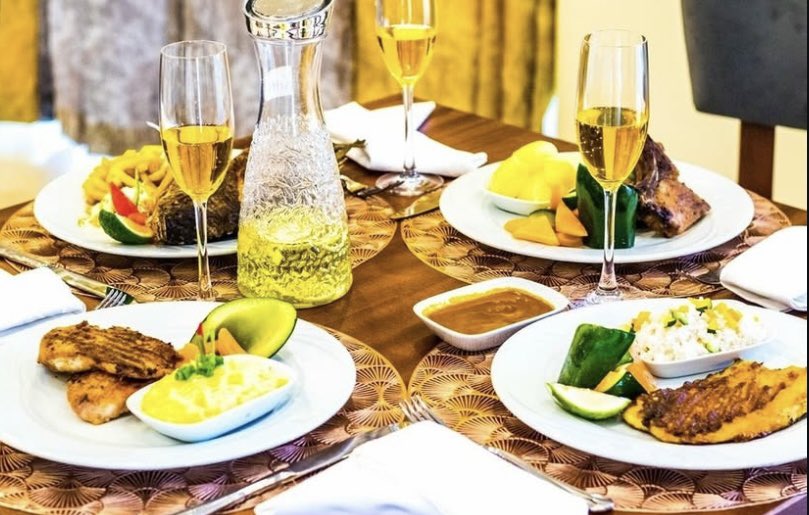 LeConfidentiel_'s tweet image. When it’s almost lunch time and you are sure your chef is the best around town 🤗🤗🤗
@LeConfidentiel_ with your favorite food