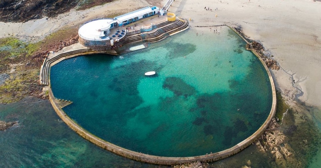 Please be aware that we will be opening the sluice gates at Havre des Pas Pool on the morning  Wednesday 9 July to Thursday 10 July for cleaning.

The gates will remain open for two days. This will allow the pool steps to be thoroughly cleaned.

We apologise for any inconvenience