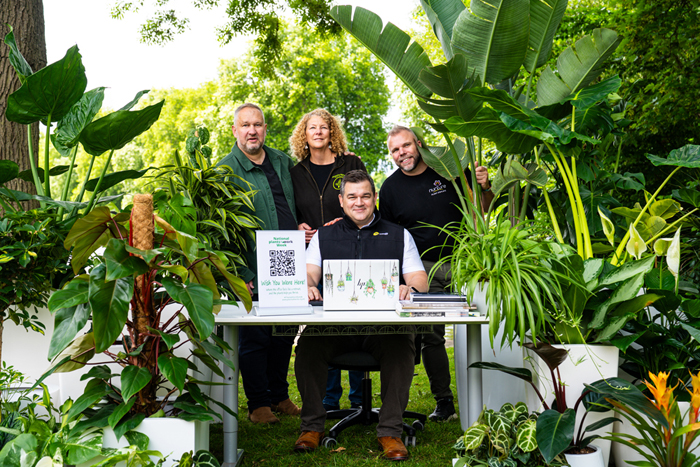 plants_atwork's tweet photo. A huge thank you to plants@work Team who took part in our #WishYouWereHere installation, plants@work Ambassador Ian Drummond, Shirley Smith of Botanica Nurseries, Stephen Dieppe @phsgroup, Craig Edser @nurturegroup_uk https://t.co/ic5H6rYJtg #PlantsAtWorkWeek https://t.co/rq1HKyDrcj