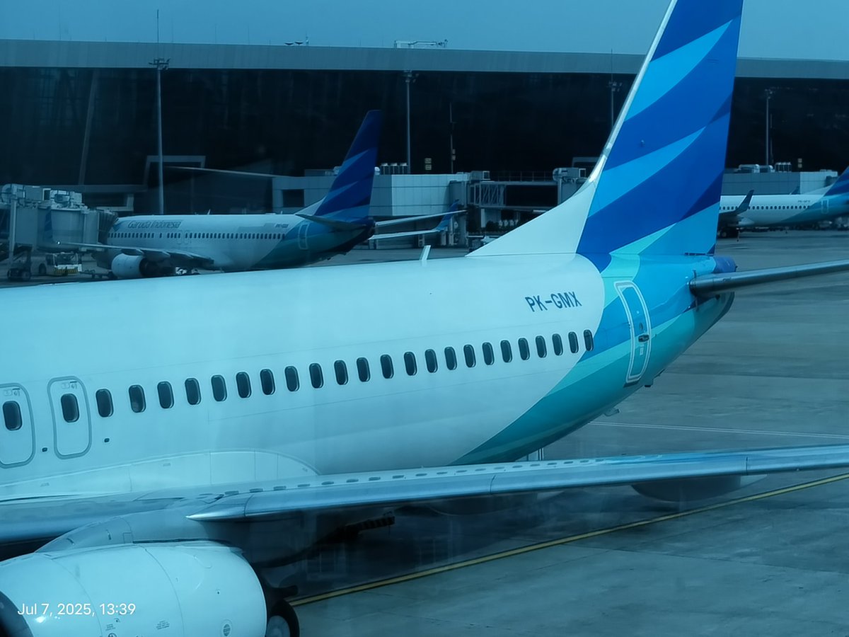 Alhamdulillah <a href="/IndonesiaGaruda/">Garuda Indonesia</a> today tujuh-tujuh GA310 CGK-SUB by PK-GMX B737-800NG with Capt. Bayu Lubis nice flight n safe landing @ @SUB_AP1 ft <a href="/injourneyID/">In Journey</a>