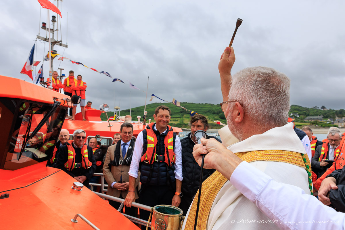 EDF Flamanville (@edfflamanville) on Twitter photo La centrale EDF Flamanville était fière de représenter <a href="/EDFofficiel/">EDF</a> à la Bénédiction du navire Mona Rigollet II, ce week-end.😍
Ce moment fort vient solidifier notre partenariat historique des <a href="/SauveteursenMer/">SNSM</a> 🛥️⚓ aux côtés de <a href="/Herve_Morin/">Hervé Morin</a> <a href="/JeanMorin_CD50/">Jean Morin</a>
📷©J. HOUYVET La centrale EDF Flamanville était fière de représenter <a href="/EDFofficiel/">EDF</a> à la Bénédiction du navire Mona Rigollet II, ce week-end.😍
Ce moment fort vient solidifier notre partenariat historique des <a href="/SauveteursenMer/">SNSM</a> 🛥️⚓ aux côtés de <a href="/Herve_Morin/">Hervé Morin</a> <a href="/JeanMorin_CD50/">Jean Morin</a>
📷©J. HOUYVET